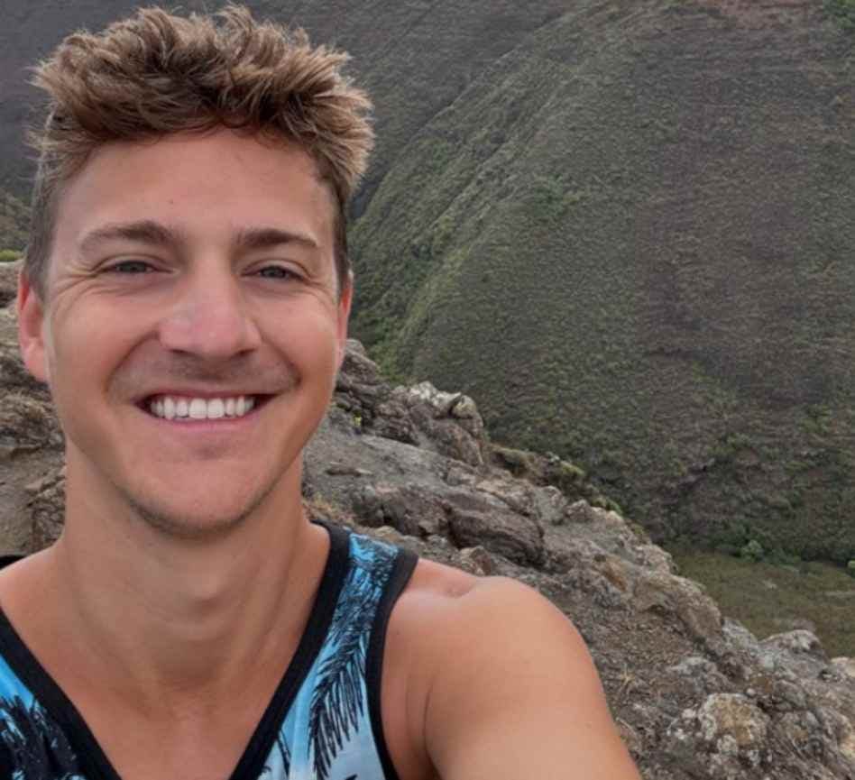 Gaming influencer Tyler Ninja Blevins taking a selfie